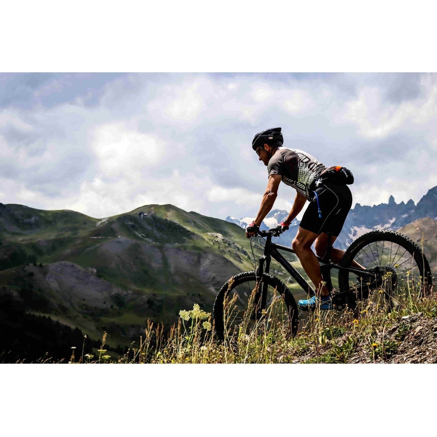 Coxa WR1 Lättviktigt Vätskebälte med 1,2L Kapacitet – Svart